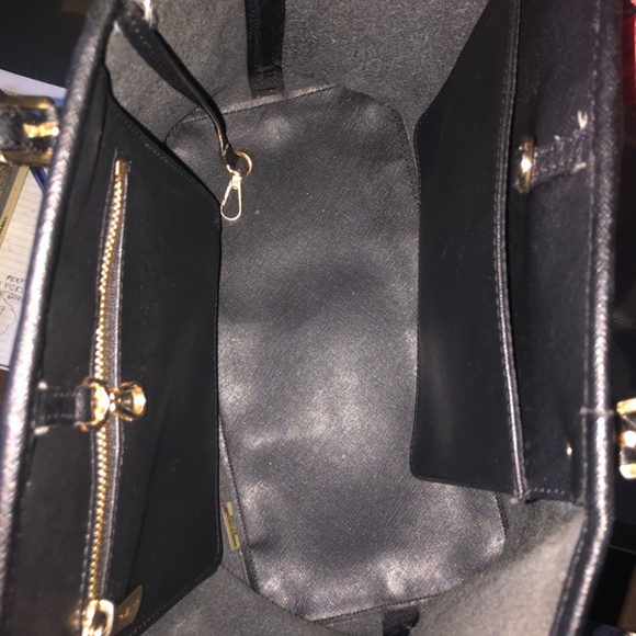 Micheal Kors - Picture 3 of 8